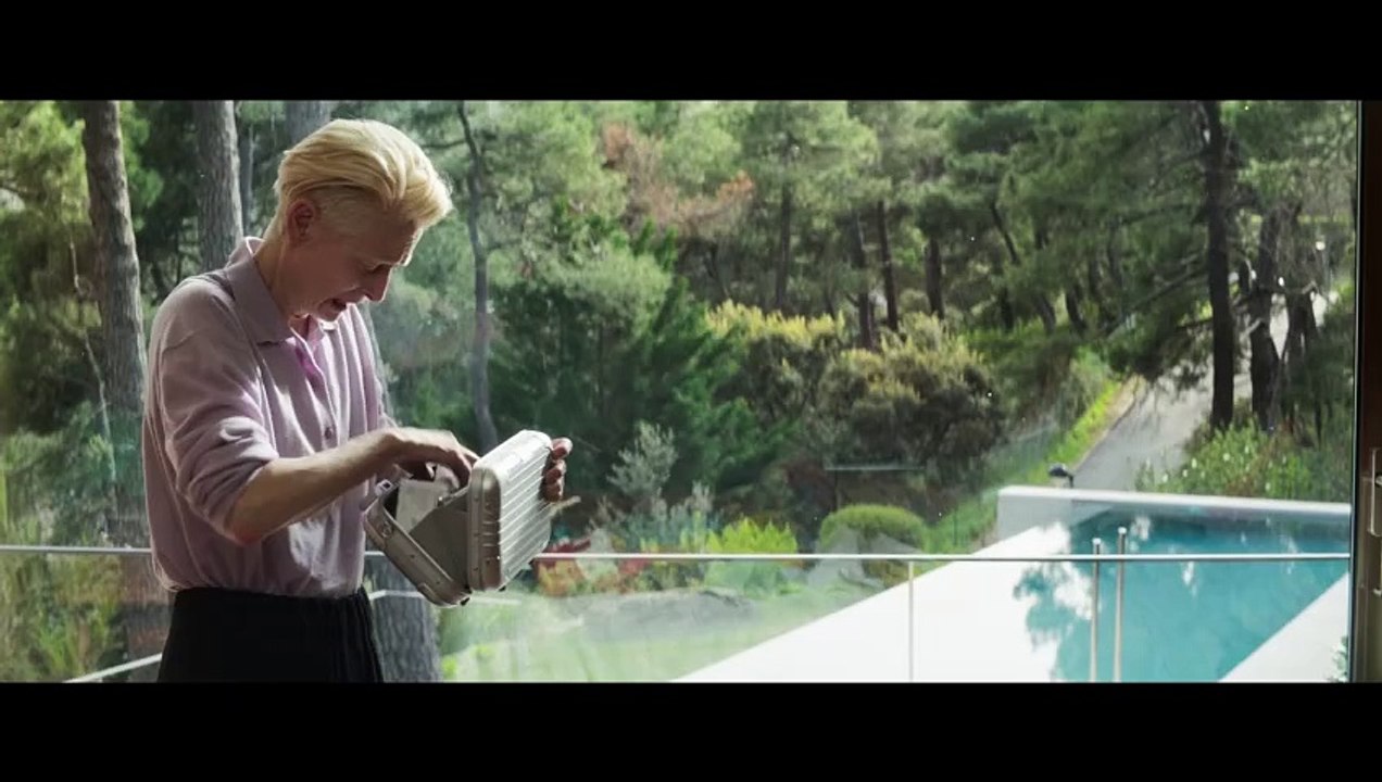 THE ROOM NEXT DOOR Film