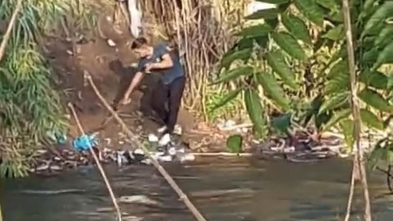 Roma, Riserva dell'Aniene: gli occupanti degli insediamenti abusivi gettano rifiuti nel fiume, video denuncia