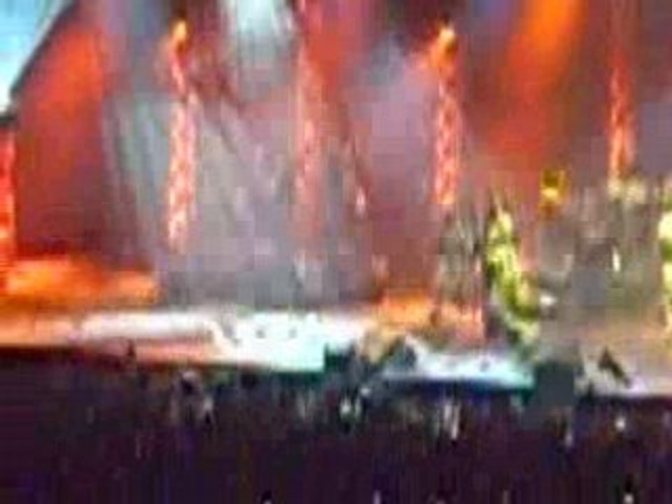 Tiken Jah Fakoly - Paradis Artificiels Live - Africa Unite