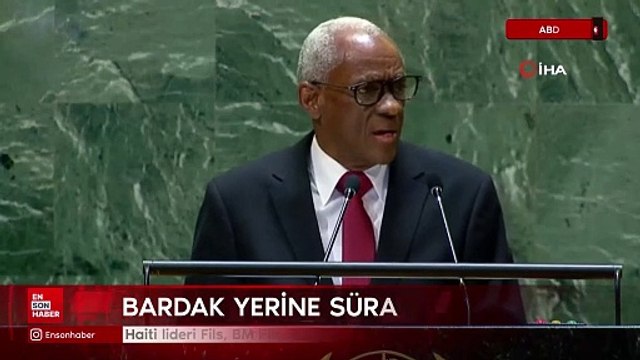 Haiti lideri Fils, BM kürsüsünde bardak yerine sürahiden su içti