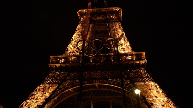 Les anneaux des Jeux olympiques ne sont plus sur la tour Eiffel