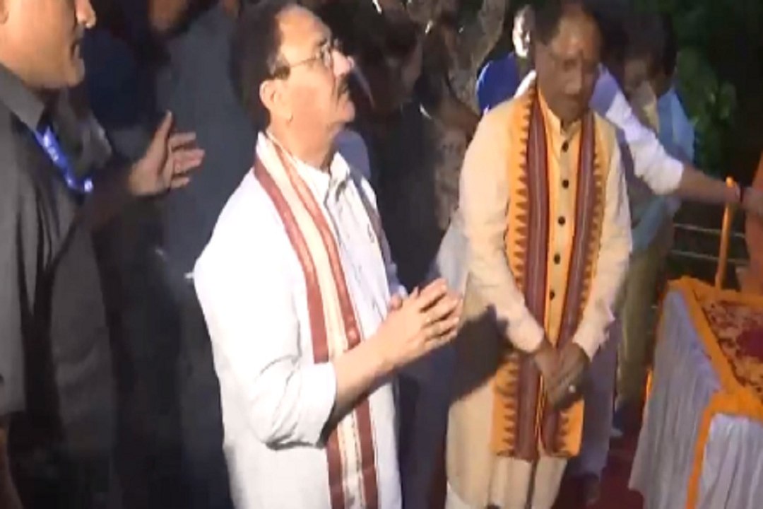 CG News: भाजपा के राष्ट्रीय अध्यक्ष ने जेपी नड्डा ने छत्तीसगढ़ के रायपुर में रानी दुर्गावती को पुष्पांजलि अर्पित किया, देखें Video...