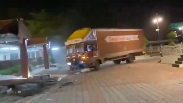 Lkw-Fahrer rammt Hotel, nachdem ihm Essen verweigert wurde