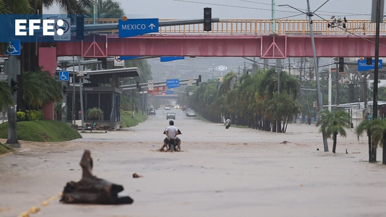 El huracán John deja severas inundaciones, deslaves y carreteras destruidas en Acapulco