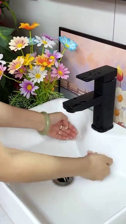 Cute little bee faucet extender