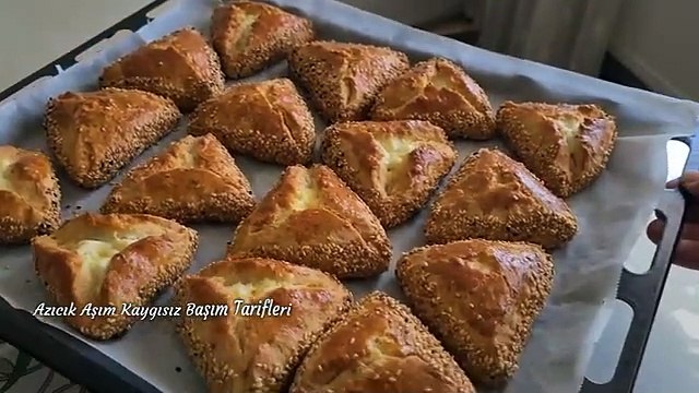 1 Tepsi ANINDA BİTECEK KAHVALTIYA Çayın Yanına SIVIYAĞLI MAYASIZ KOLAY POĞAÇA TARİFİ