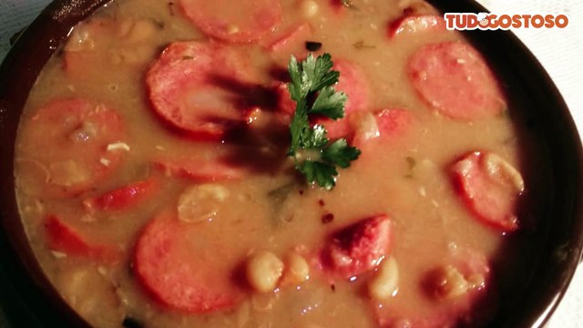 Feijão carioca com linguiça calabresa