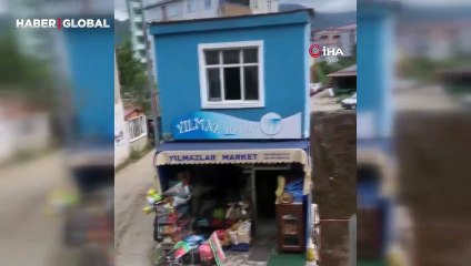 Tek katlı bina yaşlı adamın üzerine böyle çöktü!