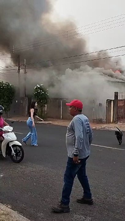 GCMs resgatam casal de idosos durante incêndio em Araçatuba