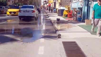 Gazi Caddesi sakinleri lağım sızıntısından şikayetçi