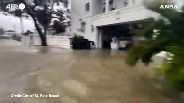 Helene sulla Florida, l'uragano diventa tempesta tropicale