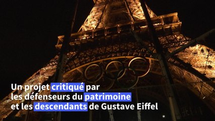 Les anneaux olympiques sont retirés de la Tour Eiffel