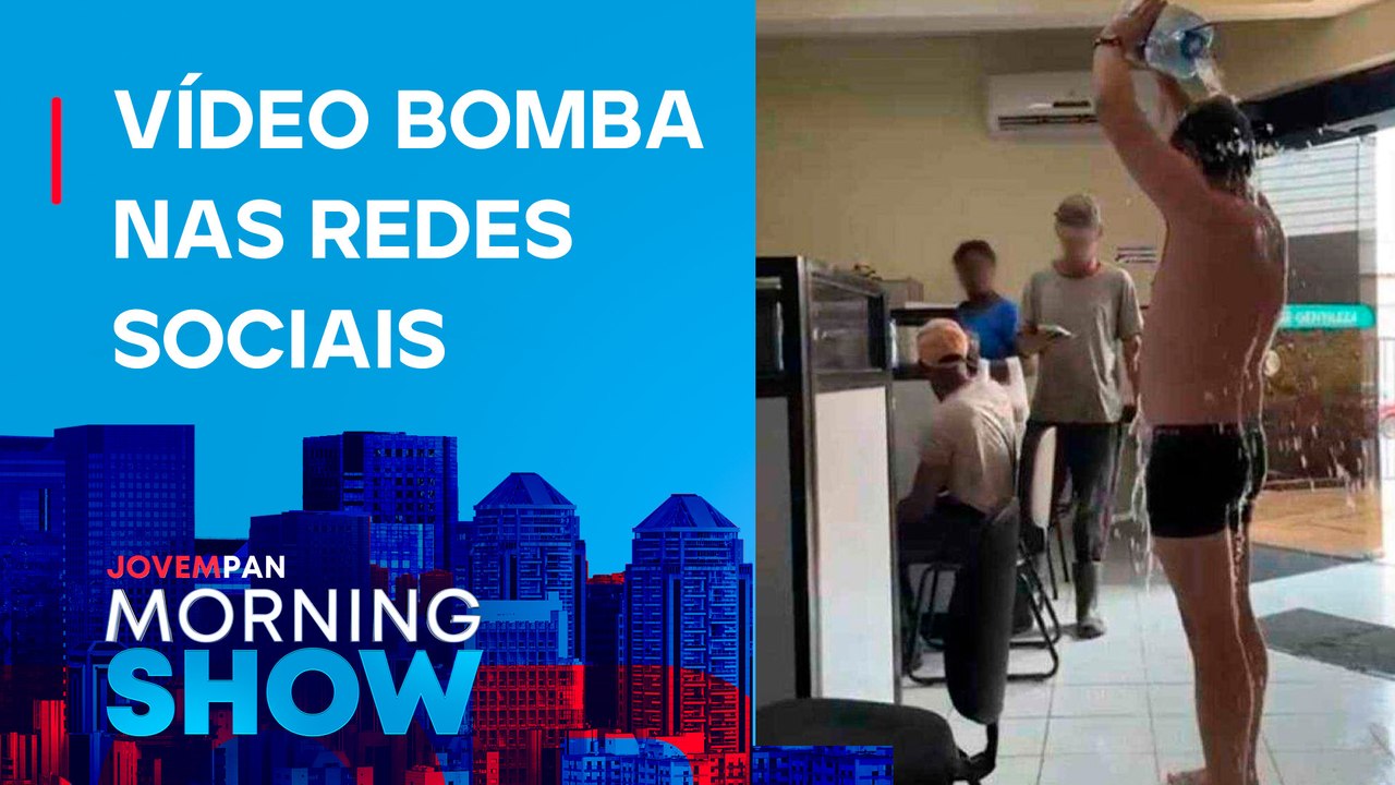 Homem TOMA BANHO de CUECA em PROTESTO em unidade da Copasa