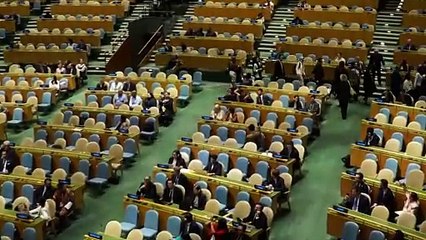 Em salão esvaziado em protesto, Netanyahu faz discurso bélico e com ameaças