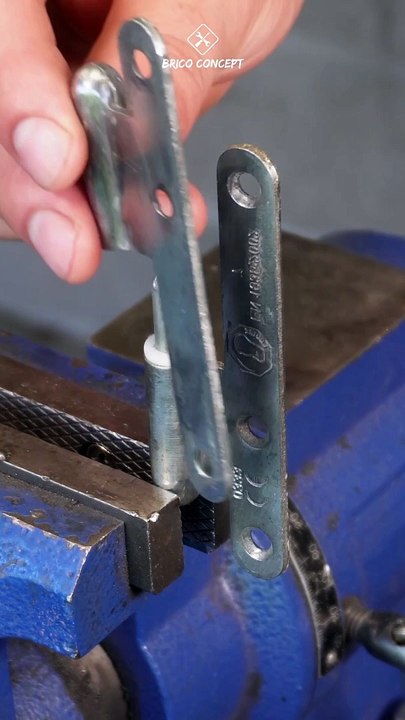 Je recycle une ancienne charnière de porte