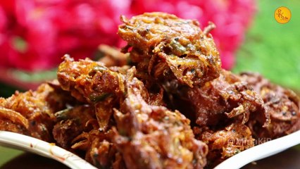"Perfect Crispy Pyaz ke Pakode Recipe | लज़ीज़ प्याज़ के पकोड़े | #minakirasoi #snacks