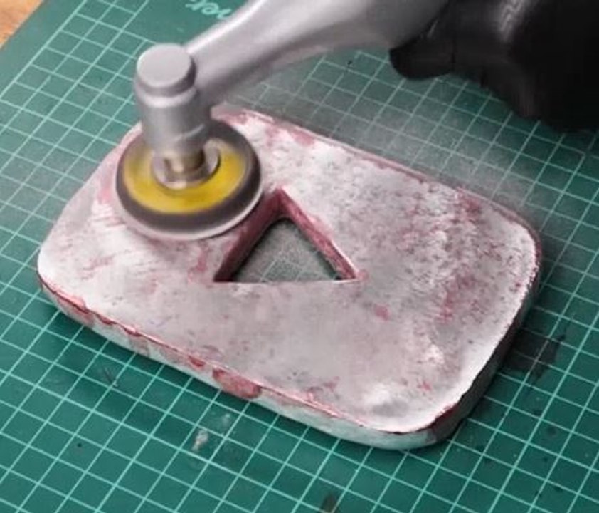 Sturdy hand-crafted bags for quirky accessory lovers!