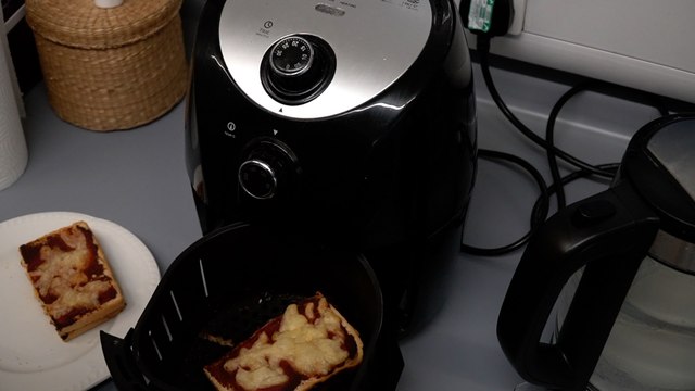 As air-fryers become the third most popular kitchen appliance, we ask Kent students what they're baking on a budget