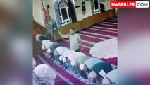 Camide bir garip olay! Namaz kıldıran imama tabureyle saldırdı
