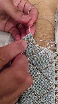 فتحة عنق الجلابة بطريقه مختلفه وسهله# زياده عدد المشاهدات على اليوتيوب