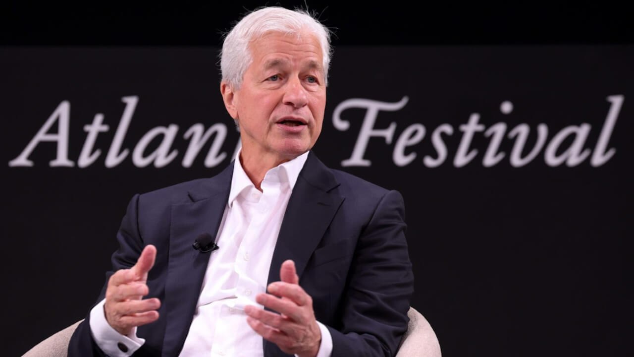 Jamie Dimon says managers who don’t comply with junior bankers' 80-workweek cap risk bonus