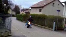 Niko en action avec son superbe scooter mdrr