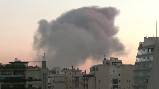 이스라엘, 베이루트 대규모 공습... 헤즈볼라 수장 겨냥 / YTN