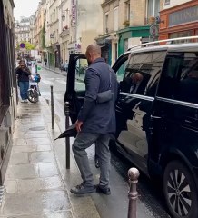 Hôtel de luxe, cigarettes, spa... Naomi Campbell accusée d'avoir dilapidé l'argent de son association caritative Fashion for Relief : elle nous zappe. #naomicampbell