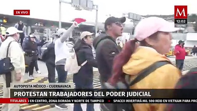 Trabajadores del Poder Judicial protestan en la autopista México-Cuernavaca