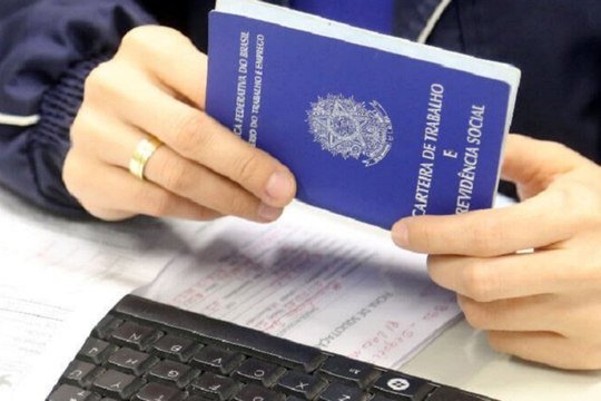 Após divulgação de pesquisas do IBGE e CAGED, colunista destaca mercado de trabalho aquecido no Brasil