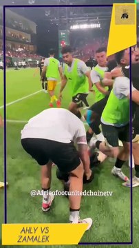 #SupercoupeCAF : La joie des joueurs et des supporters du #ZamalekSC ⚪ après le but de l'égalisation signé Mansi ⚽