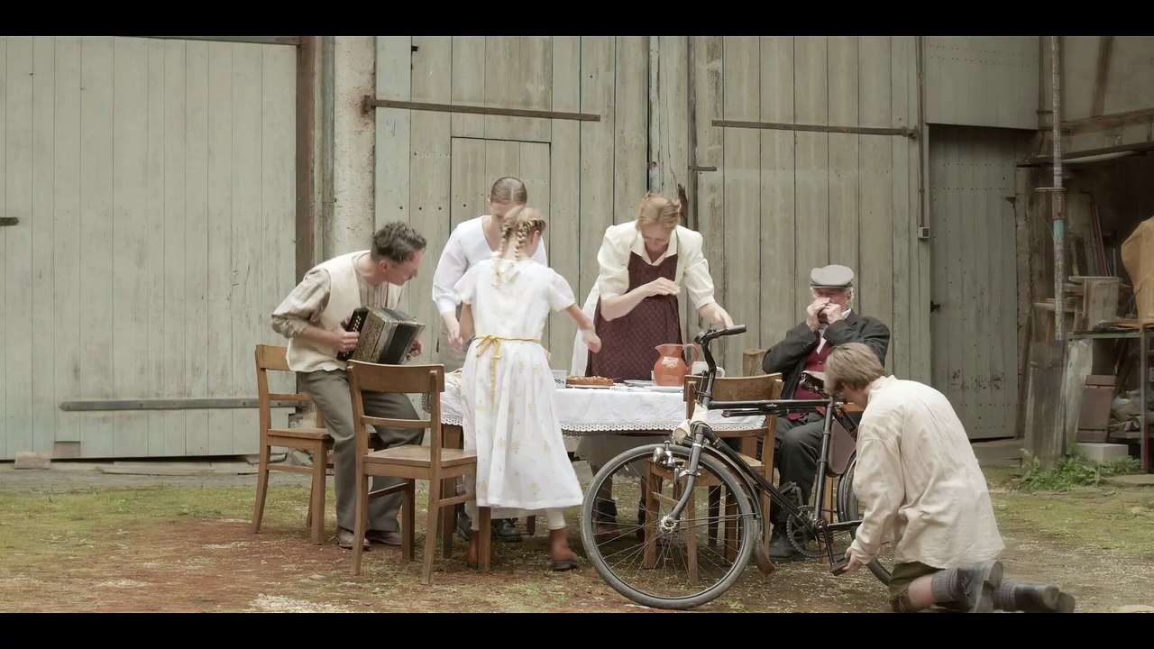 Nur ein Freitag | movie | 2022 | Official Trailer