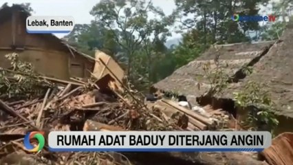 Rumah Adat Baduy Diterjang Angin Kencang