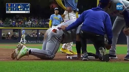 MLB: Francisco Álvarez abandona el juego por aparente lesión