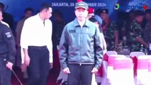 Momen Presiden Jokowi Terima Brevet Kehormatan Hiu Kencana di KRI RJW-992