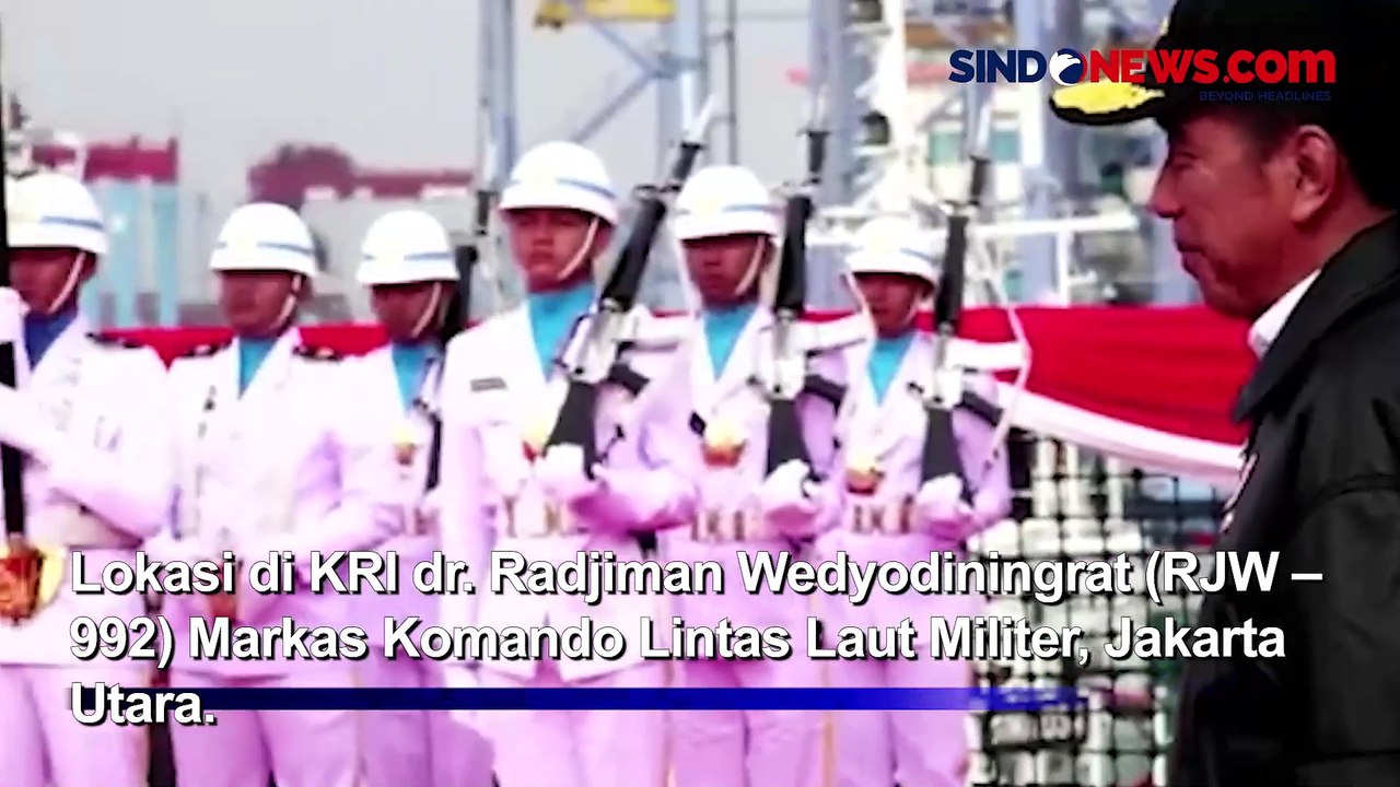 Presiden Jokowi Terima Brevet Kehormatan Hiu Kencana di Atas KRI RJW-992