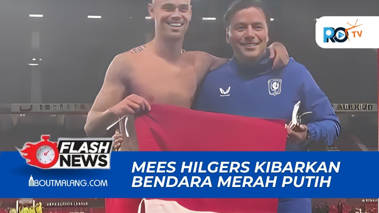 MEES HILGERS MENGANGKAT BENDERA MERAH PUTIH DI OLD TRAFFORD, HOME OF MANCHESTER UNITED