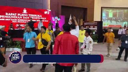 Video herunterladen: Kumpulan Peristiwa: Ricuh Suporter Persib Vs Persija hingga Petani dan Mahasiswa Demo Bupati