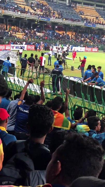 Lasith Malinga Salutes for Fans 2019