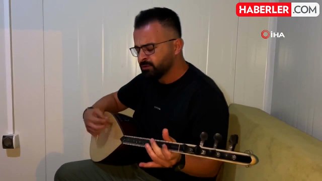 Depremzede Öğretmenden Narin İçin Yürek Yakan Türkü