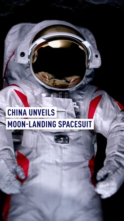 China unveils moon-landing spacesuit