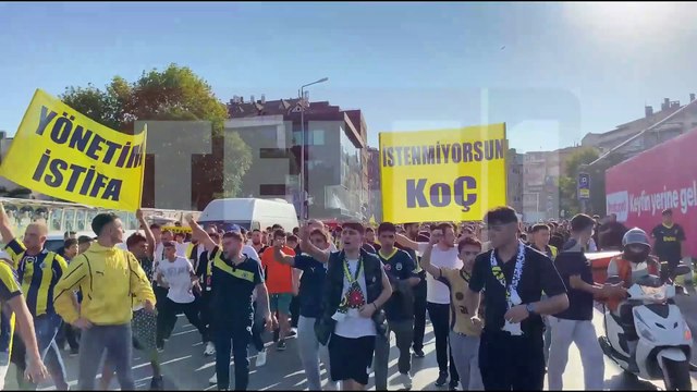 Fenerbahçe taraftarından 'Ali Koç istifa' eylemi! Stada yürümek istediler