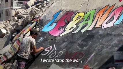 Palestinian artist paints Lebanon-solidarity mural in Khan Yunis ruins