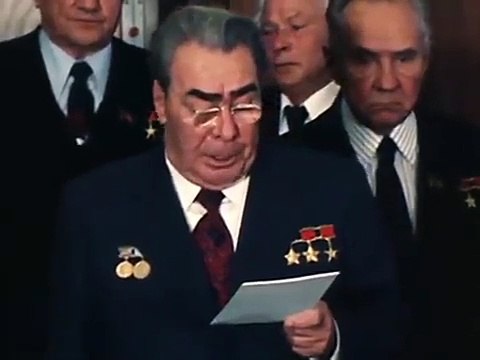 Леонид Брежнев вручает награду Владимиру Щербицкому. Время. Эфир 29 сентября 1977 г.