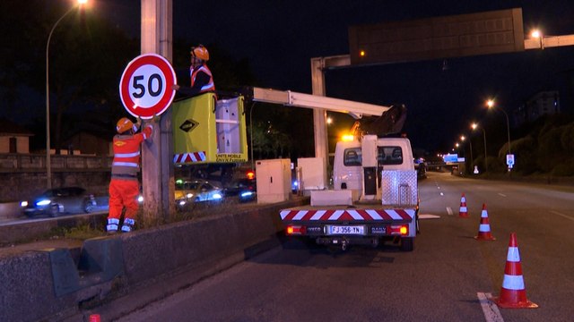 Les premiers panneaux « 50 km/h » installés cette nuit sur le périphérique parisien