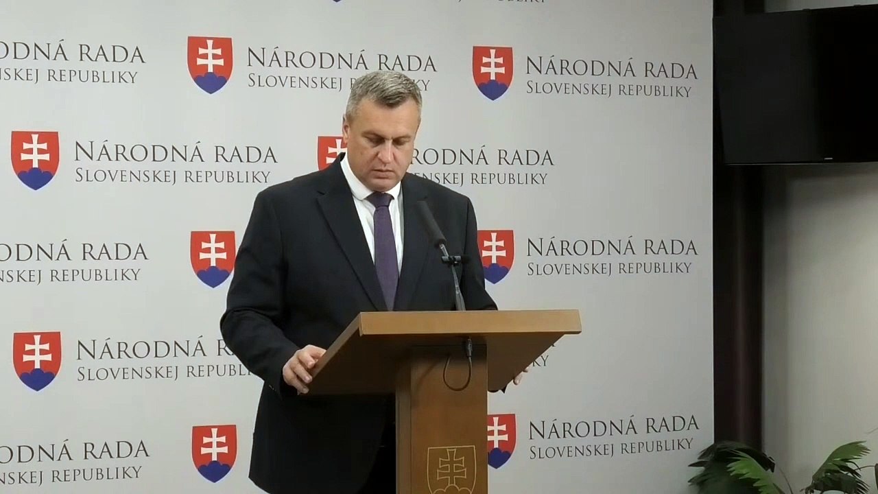 ZÁZNAM: Danko ustúpil, súhlasil so zaradením minimálnej mzdy na rokovanie parlamentu