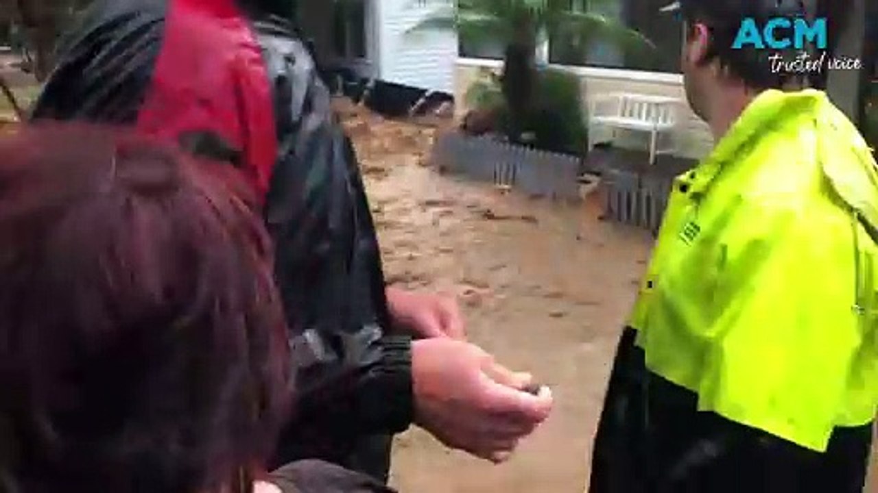 Flooding in Lachlan St Thirroul | April 8, 2022 | Illawarra Mercury