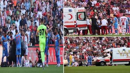 Video herunterladen: Footballer is taken off the pitch in an ambulance in worrying scenes after falling unconscious in the FIRST MINUTE of a Turkish Super Lig clash