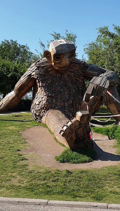 Wooden Troll in Santiago's Parque de la Vida 