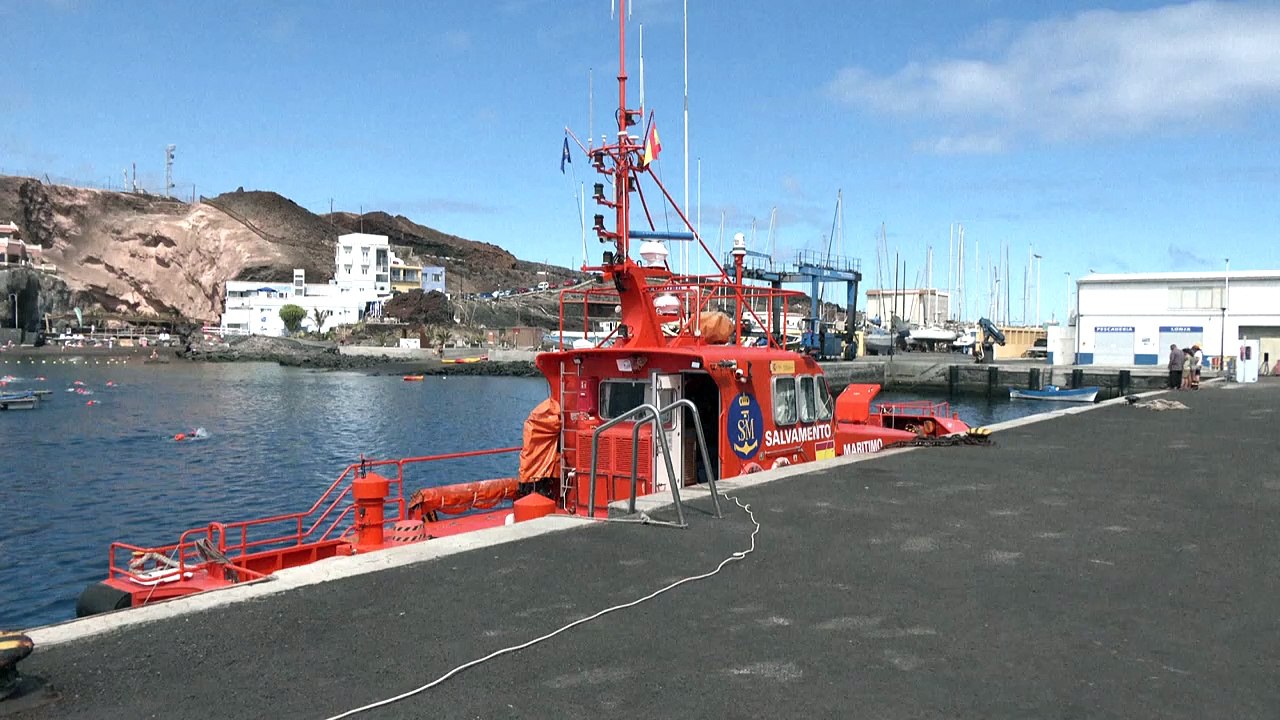 Al menos 9 migrantes muertos al volcar su barco cuando era rescatado en las islas Canarias